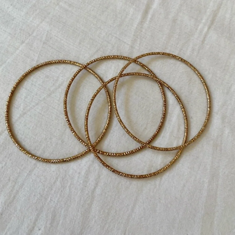 GOLD‎ BANGLES